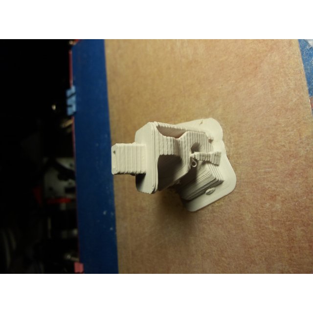 Bonnet holder clip — source image