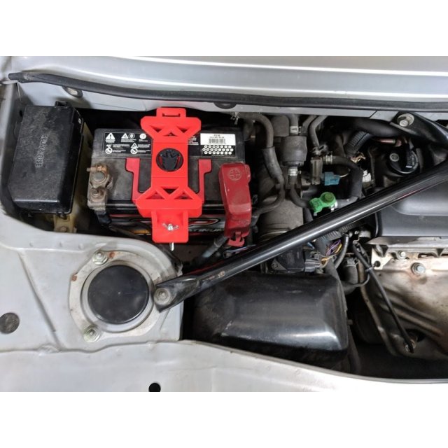 Battery hold down for Spyder — source image