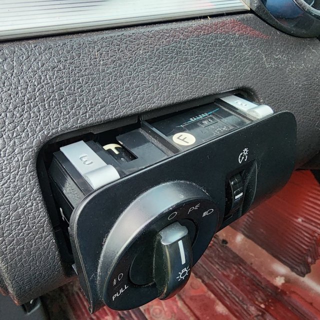 Headlight Switch Spring Clip — source image
