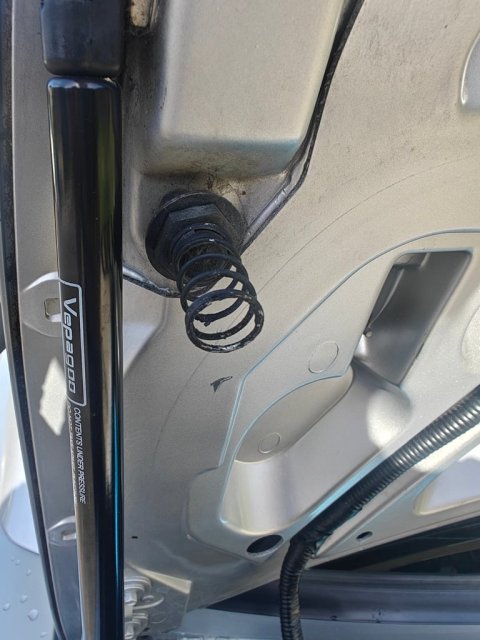 Trunk Spring Stopper — source image