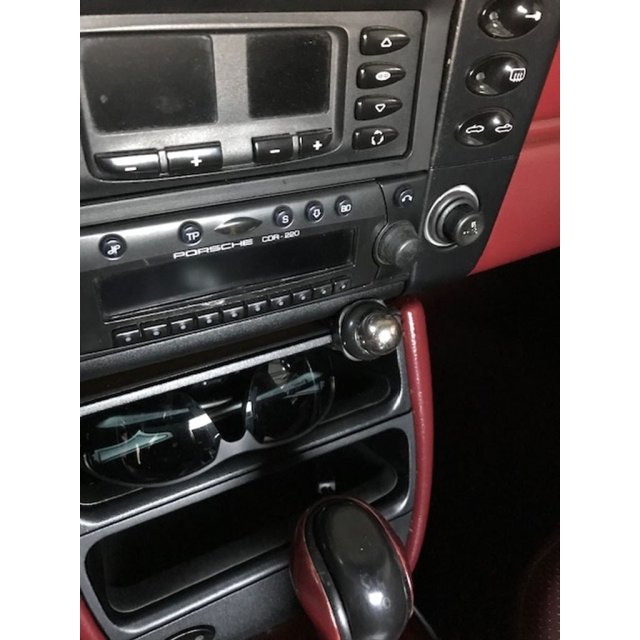 911 996 986 Phone holder — source image