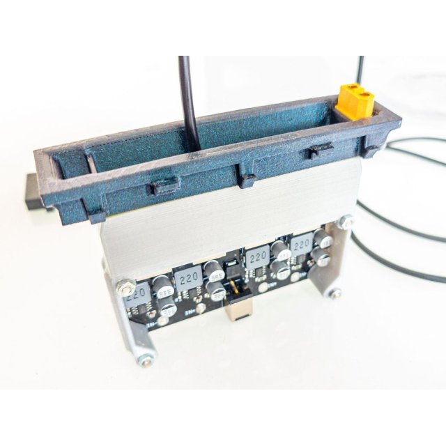 Mitteltunnel USB Sockets + XT50 — source image