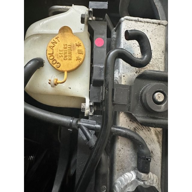 Hood Prop Clip — source image