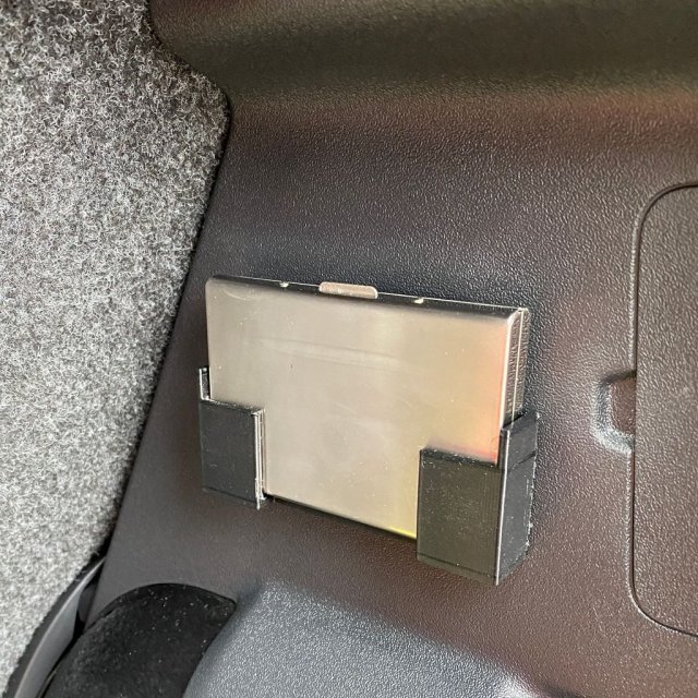 VW holder for charging cards — source image