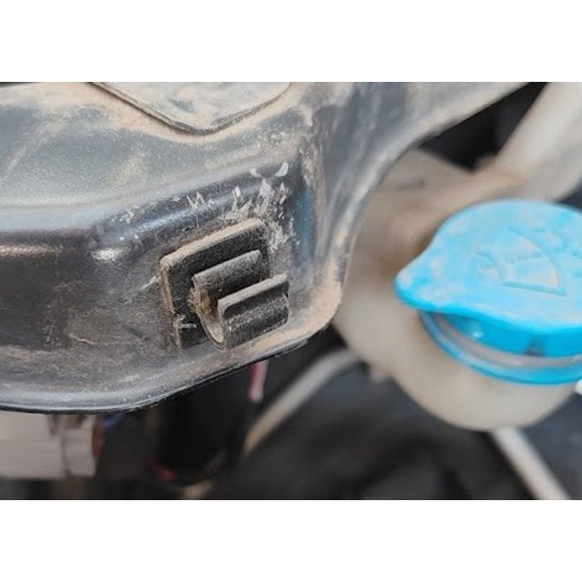 VVT Bonnet Rod Clip — source image