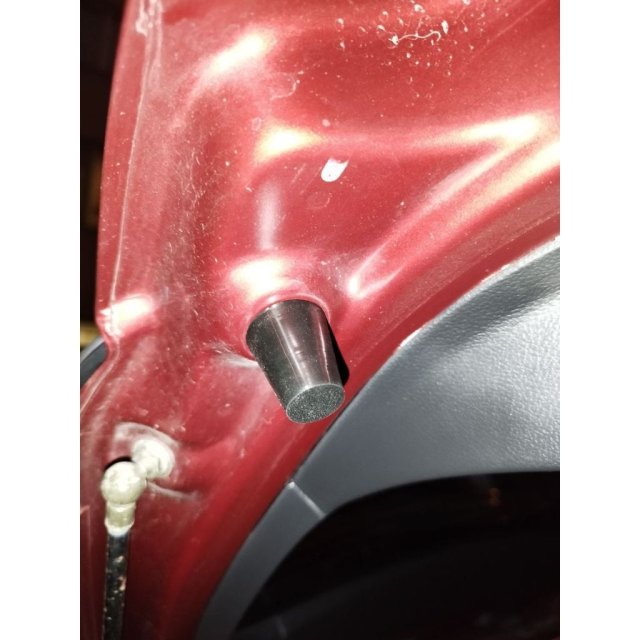 cx7 5 th door (trunk door) rubber spacer — source image