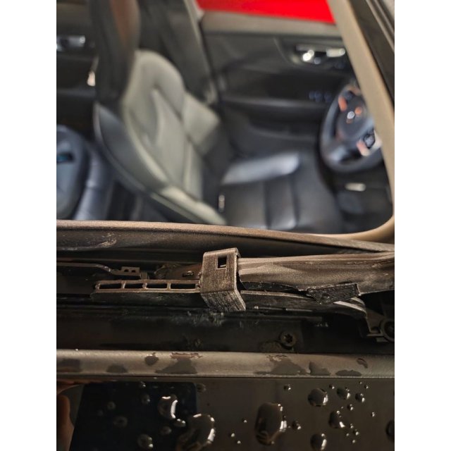 Sunroof Guide Clip — source image