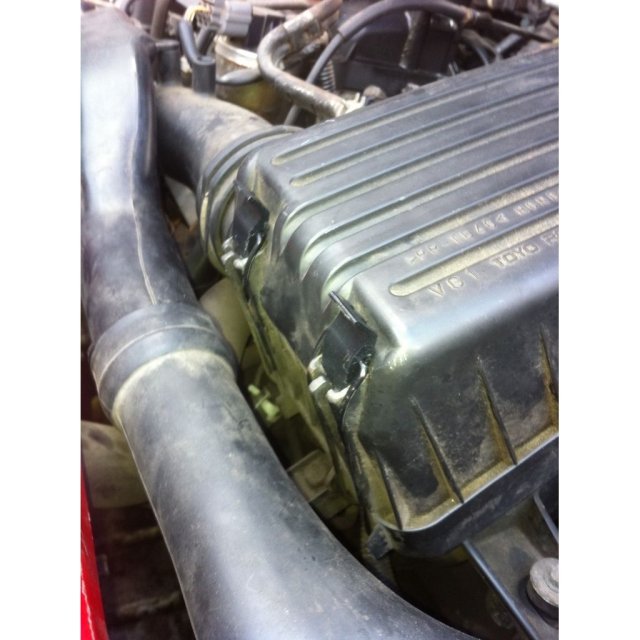 air cleaner box clip — source image