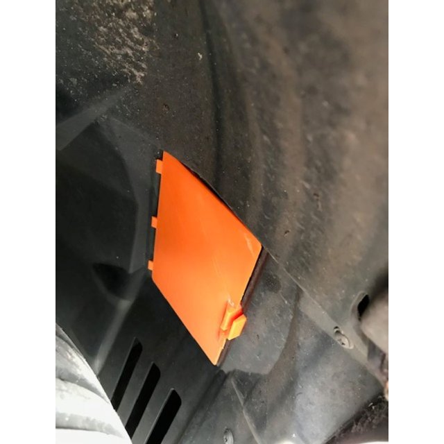 Access hatch for bumper mounted lights — source image