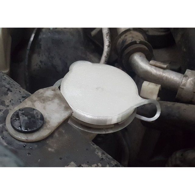Almera XTrail Note windshield washer tank cap with chain — source image
