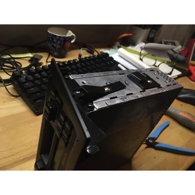 CR 906 radio mounting parts — source image