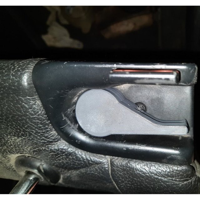 Rear seat backrest handle — source image