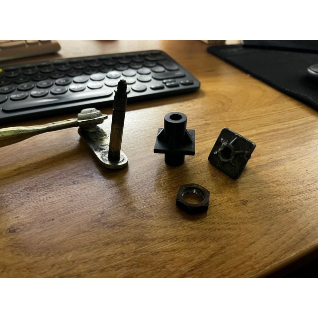 SJ 410 413 Wiper Mechanism Spindle Mount — source image