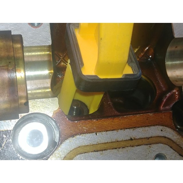 Valve Spring Compressor — source image
