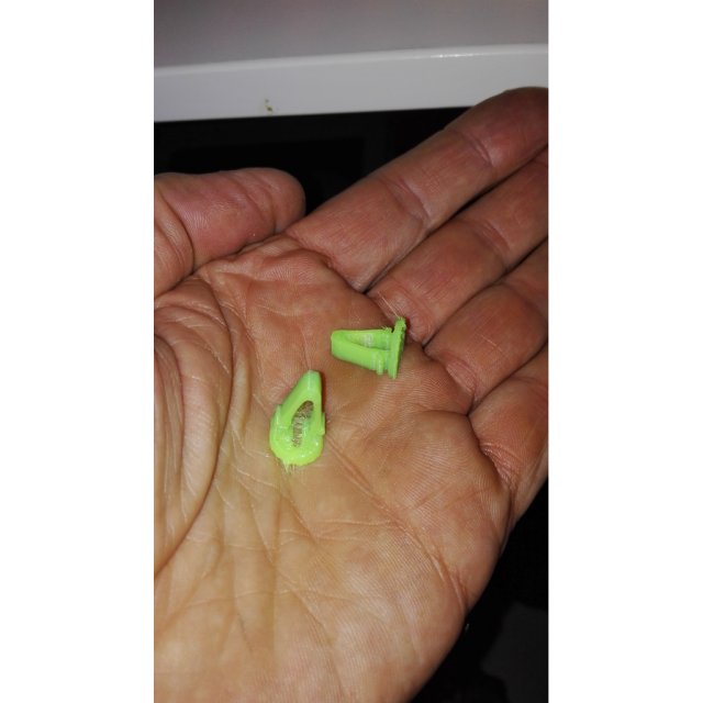Body clip for VolvoV40 parts — source image