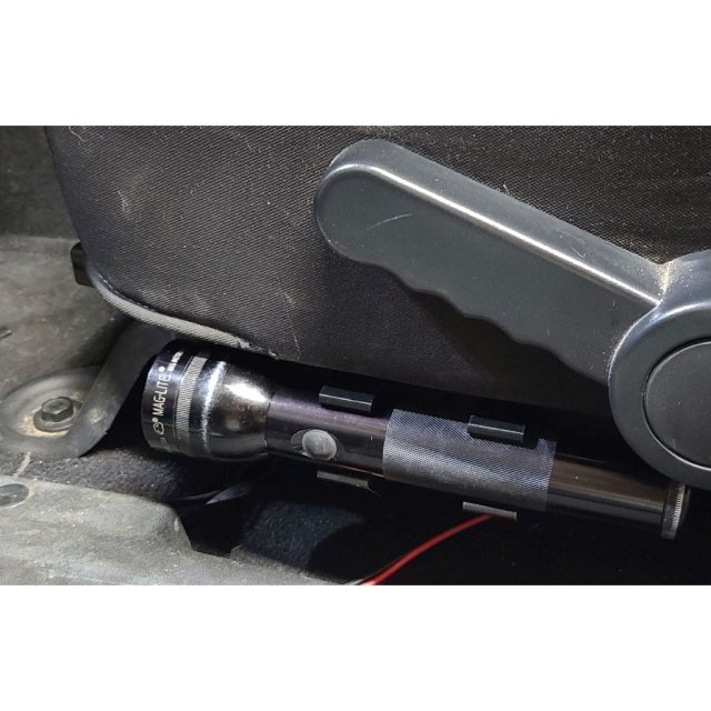 D-Cell Maglite Mount — source image