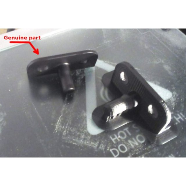 Rear parcel shelf pivot — source image