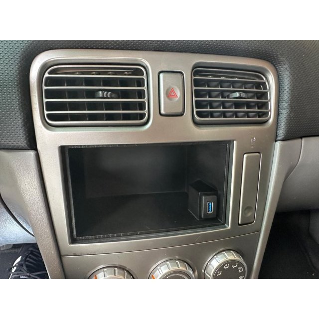 Center dash storage cubby with USB port — source image