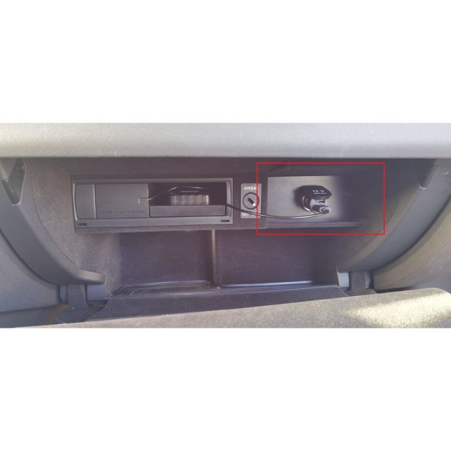 Handschuhfach Stromversorgung für Music Interface Halterung Glove box power supply for Music Interface Bracket — source image