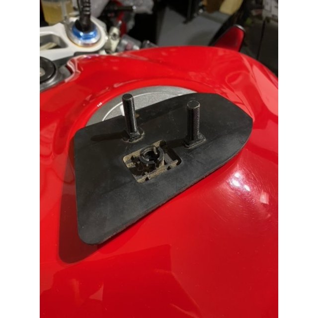 Ganador Mirror pin — source image