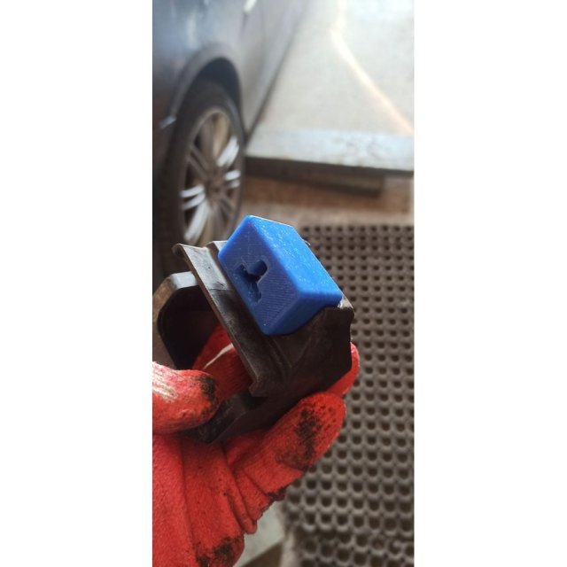 Lower radiator rubber mount — source image