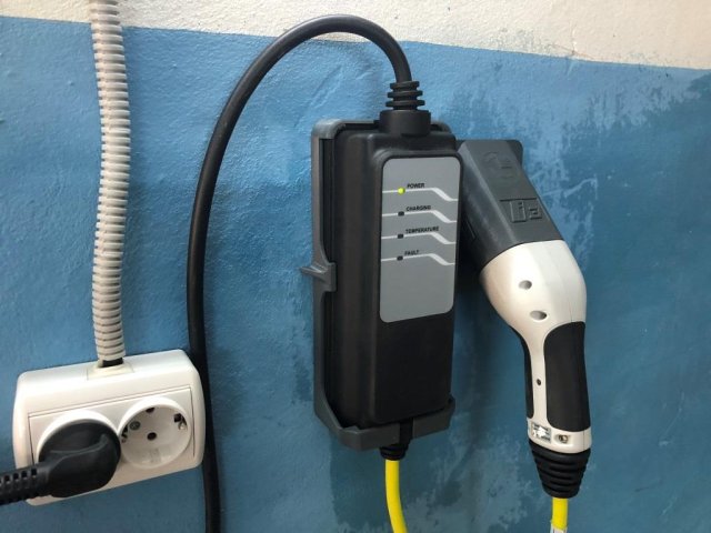 Wall Mount Charger Holder — source image