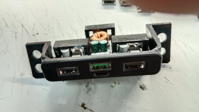 3 ports USB Charger — source image