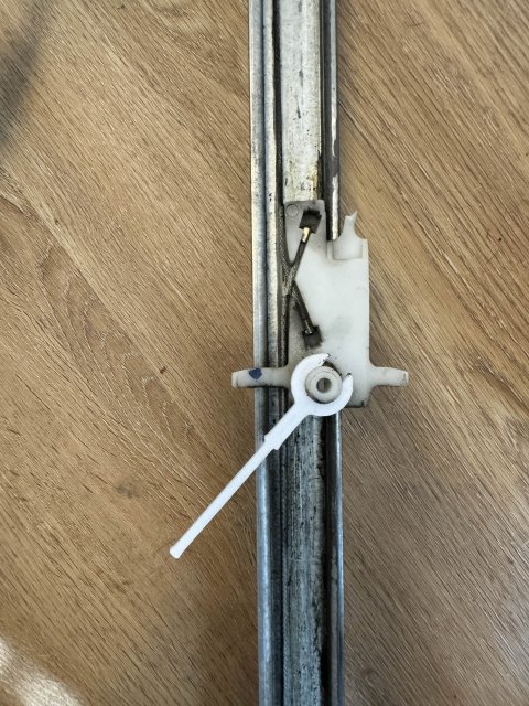 Window regulator clip — source image