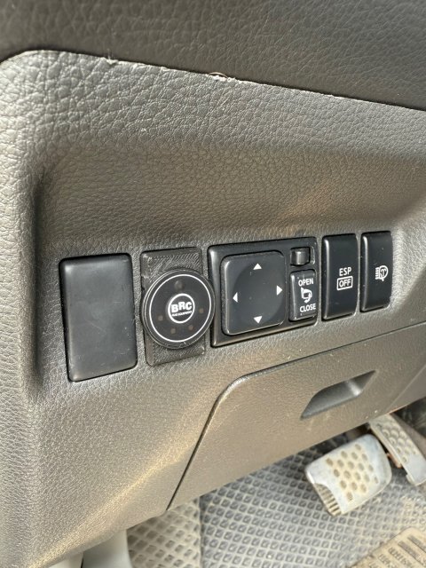 Front panel plug (BRC propane controller) — source image