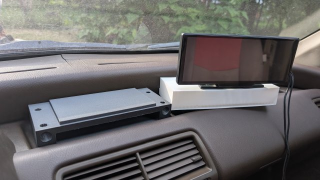 Dash Screen Mount — source image